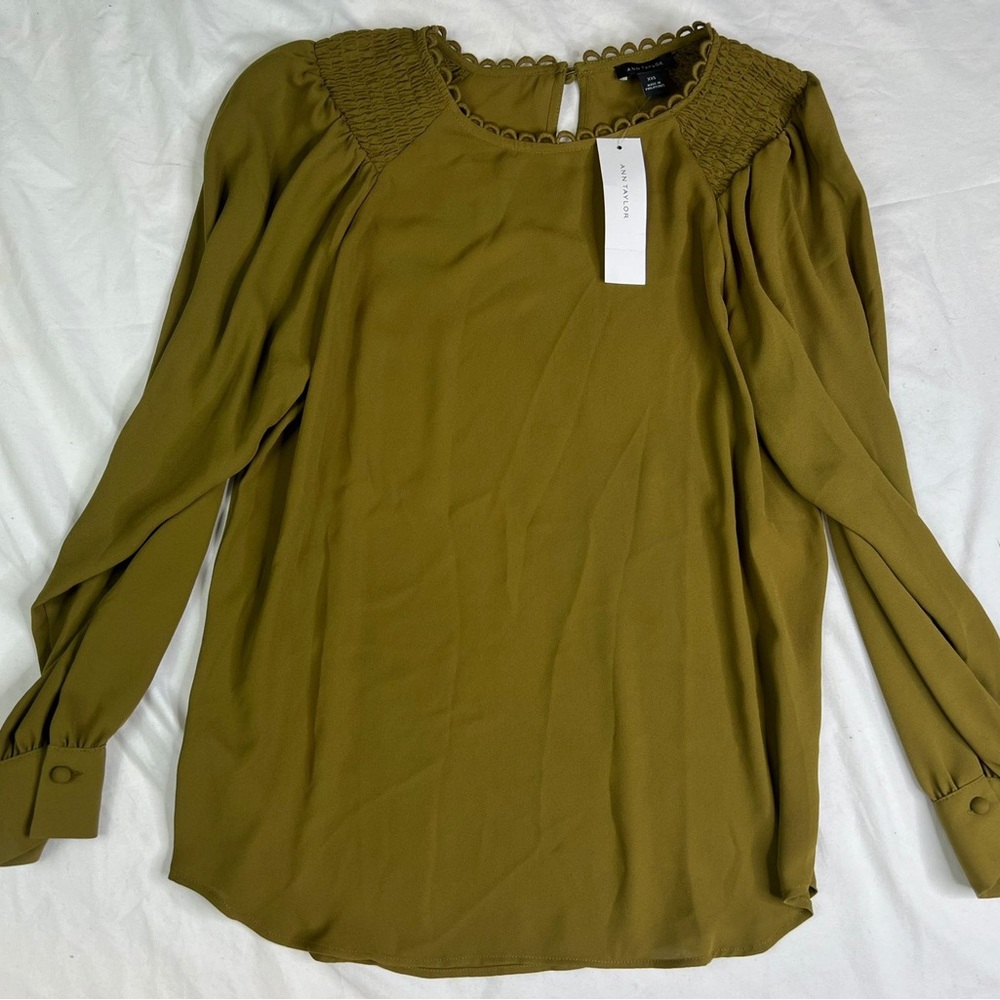 Ann Taylor Loft Olive Green Long Sleeved Blouse MSRP 79.99 New With Tags L031124